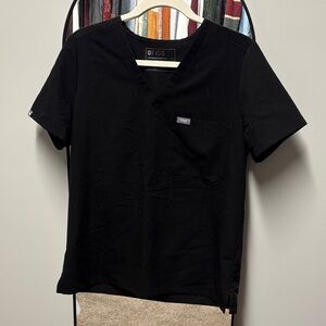 FIGS Women’s Black One pocket top